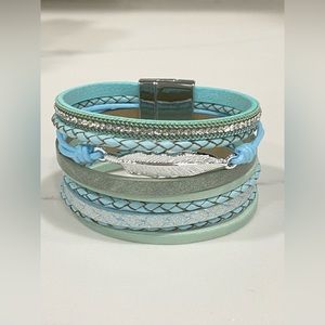 2/$25💕NEW Turquoise vegan leather leaf braid rhinestone bracelet bangle trendy